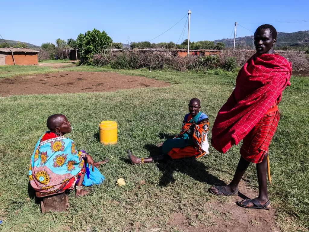 maasai warrior with his wives.