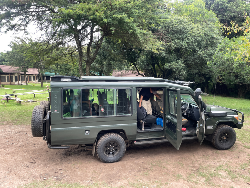 4x4 vehicle safari in kenya