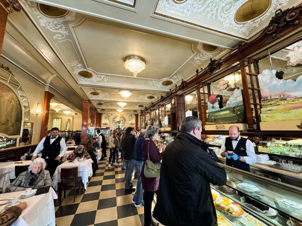 versailles pastry shop in lisbon